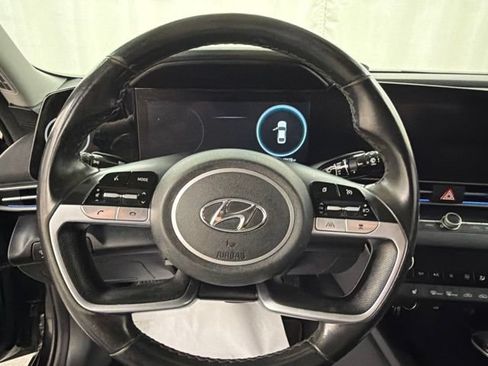 Used 2022 Hyundai Elantra Limited w/ Cargo Package FWD image 11
