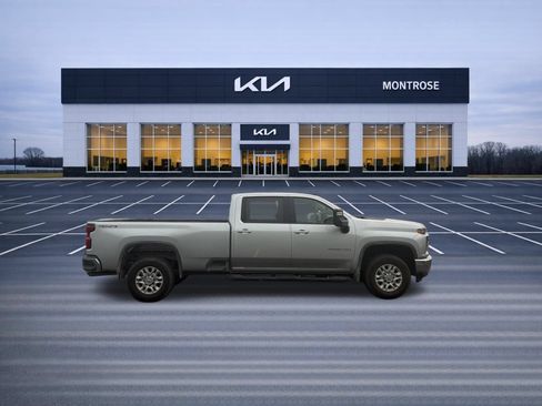 Used 2022 Chevrolet Silverado 2500 LT w/ Snow Plow Prep/Camper Package AWD/4WD image 4