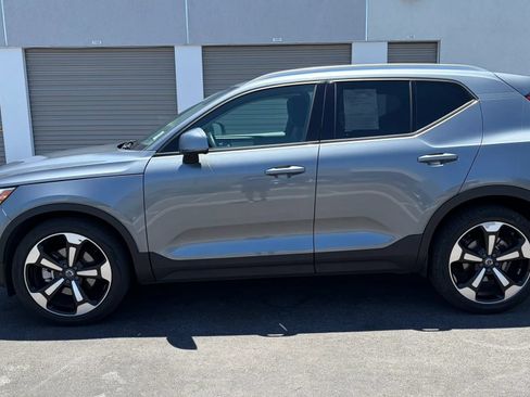 Used 2019 Volvo XC40 T5 Momentum AWD/4WD image 2