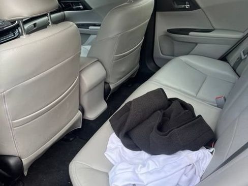 Used 2017 Honda Accord LX image 9
