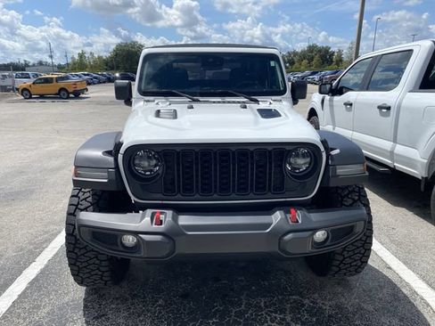 Used 2024 Jeep Wrangler Rubicon AWD/4WD image 2