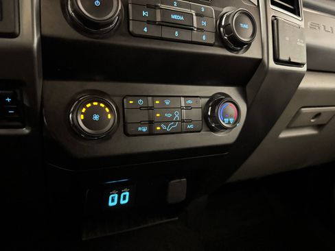 Used 2019 Ford F250 XLT w/ XLT Value Package image 26