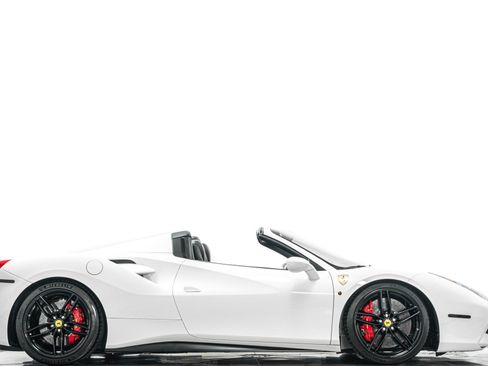 Used 2018 Ferrari 488 Spider RWD image 2