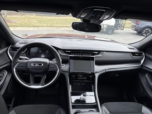 Certified 2024 Jeep Grand Cherokee Altitude image 20