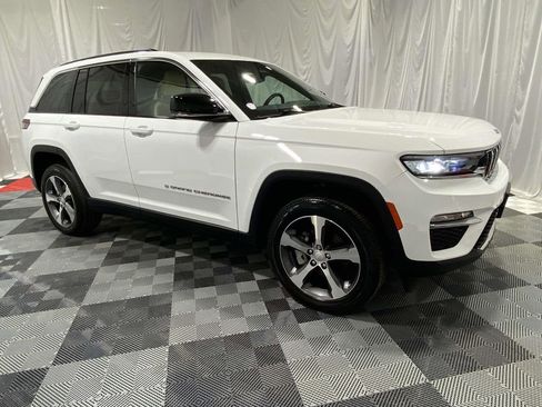 Used 2023 Jeep Grand Cherokee Limited AWD/4WD image 5