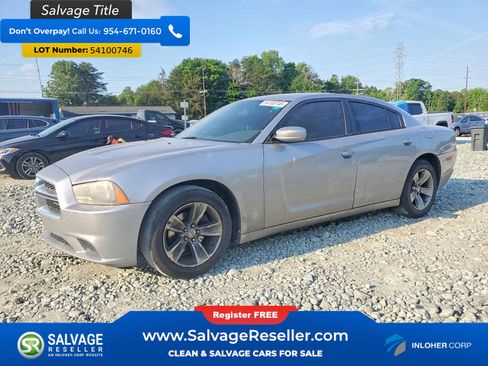 Used 2014 Dodge Charger SE RWD image 1