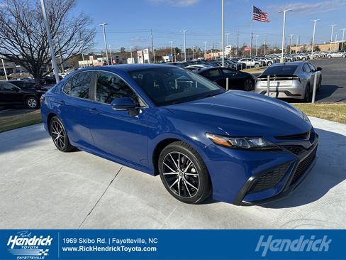 Certified 2024 Toyota Camry SE image 1