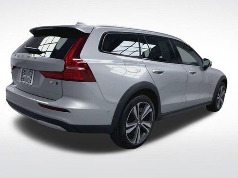 Used 2025 Volvo V60 B5 Cross Country Plus AWD/4WD image 24
