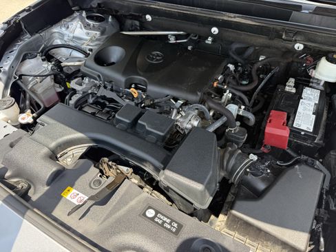 Used 2022 Toyota RAV4 LE FWD image 32