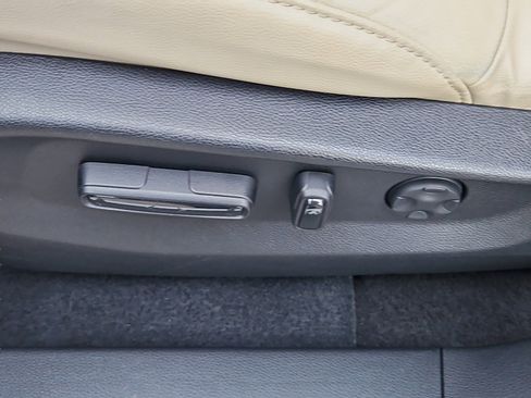 Used 2018 Honda CR-V Touring image 17