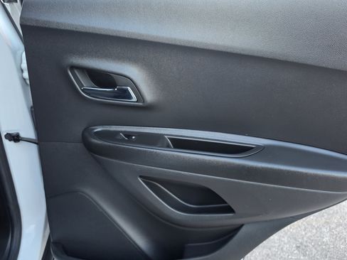 Used 2022 Chevrolet Trax LS w/ Tint and Cruise Package FWD image 16