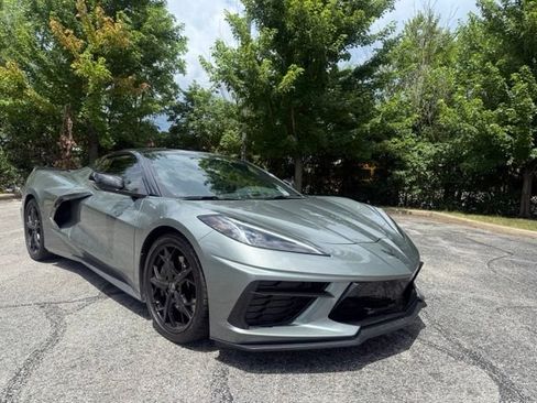 Used 2022 Chevrolet Corvette Stingray Convertible w/ Z51 Performance Package RWD image 4
