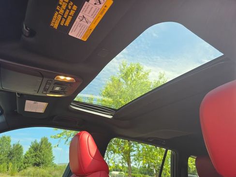 Used 2021 Toyota Highlander XSE FWD image 30