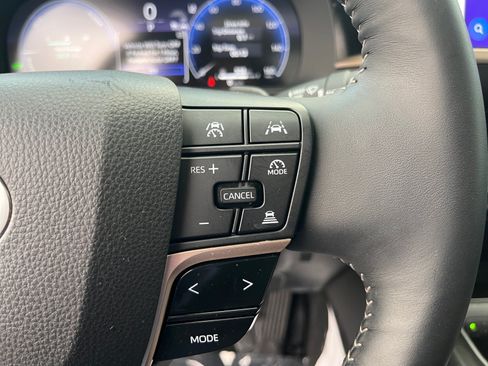 Used 2025 Toyota Crown Signia AWD/4WD image 15