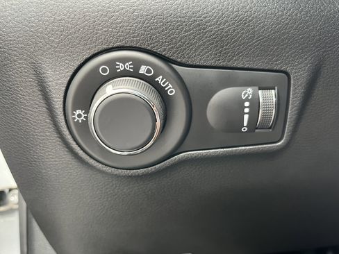 Used 2024 Jeep Compass Sport image 22