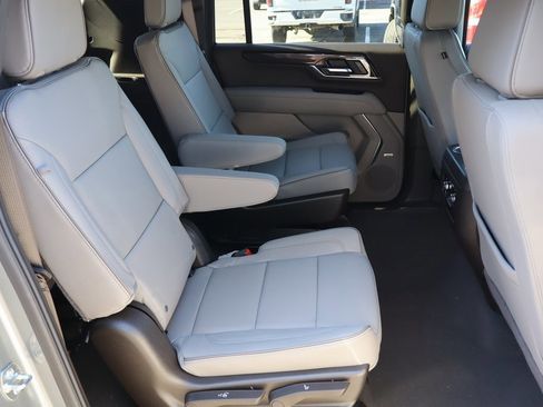 New 2026 GMC Yukon XL Elevation image 24