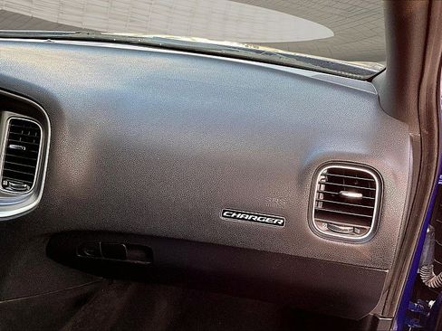 Used 2019 Dodge Charger SXT image 16