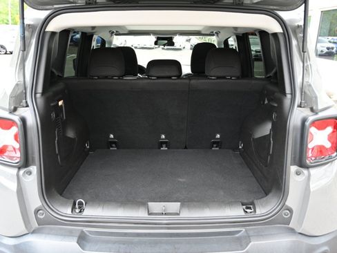 Used 2020 Jeep Renegade Altitude FWD image 17