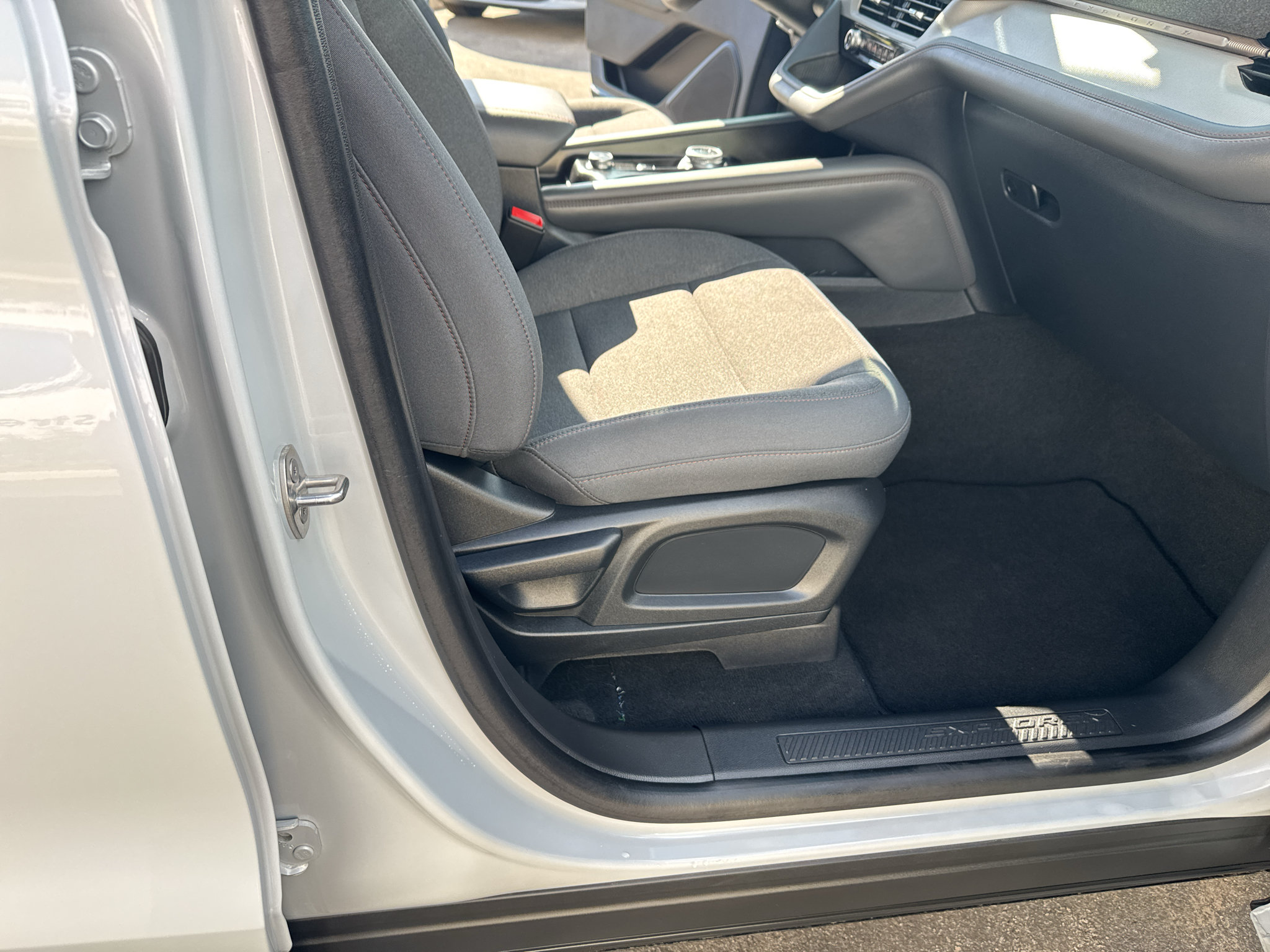 Used 2026 Ford Explorer Active RWD image 25