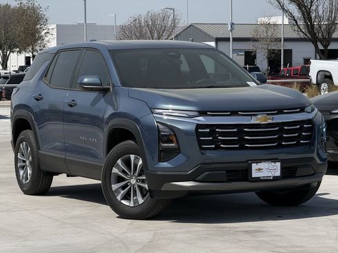 New 2026 Chevrolet Equinox LT image 2