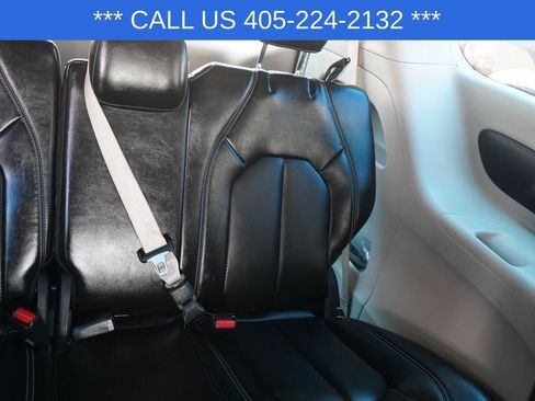 Used 2023 Chrysler Pacifica Touring-L FWD image 25