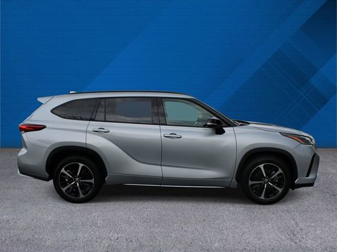 Used 2022 Toyota Highlander XSE image 10
