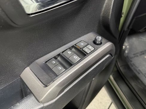 Used 2022 Toyota Tacoma TRD Off-Road image 19