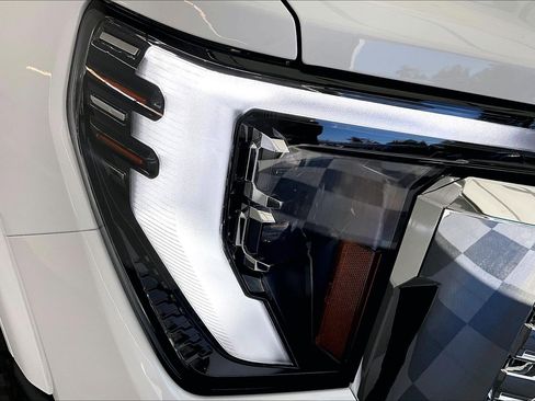 New 2026 GMC Sierra 2500 Denali w/ Denali Reserve Package AWD/4WD image 15