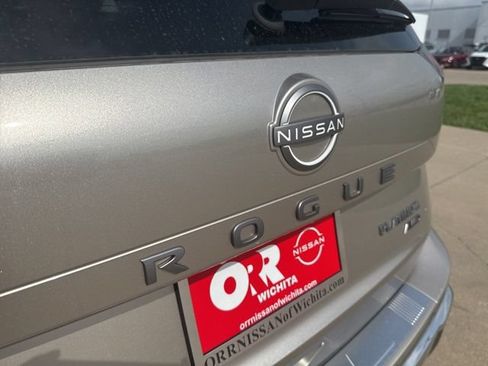 Used 2025 Nissan Rogue Platinum AWD/4WD image 10