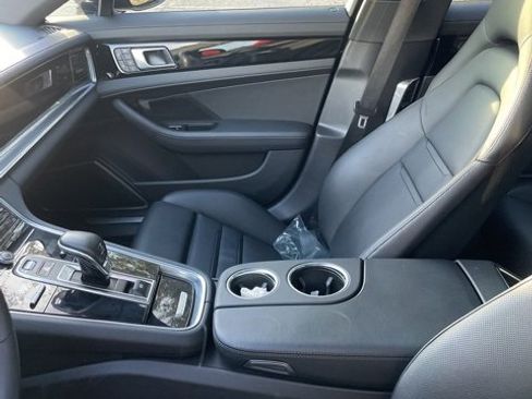 Used 2022 Porsche Panamera 4 w/ Premium Package image 9