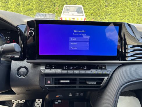 Used 2026 Toyota Camry Hybrid w/ Multimedia Upgrade Package FWD image 25