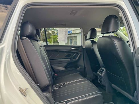 Used 2022 Volkswagen Tiguan SE FWD image 11