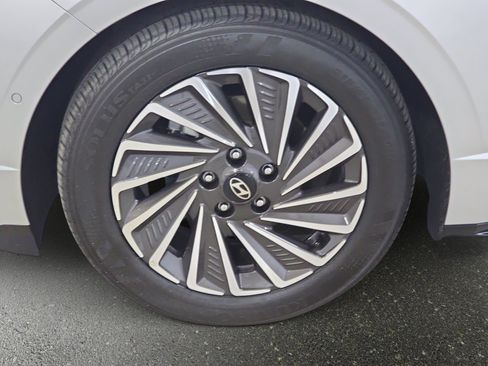 Used 2025 Hyundai Sonata Limited FWD image 32