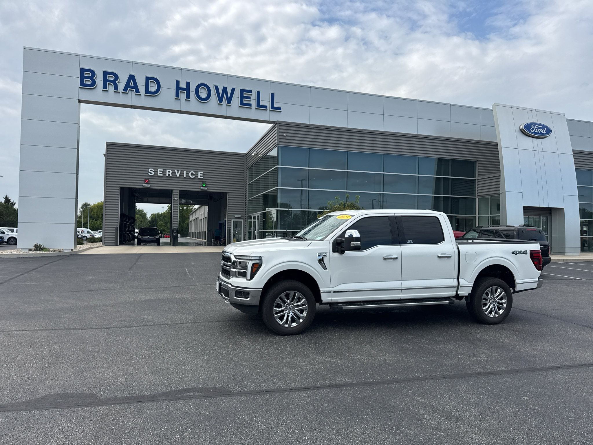 Used 2025 Ford F150 Lariat w/ Equipment Group 501A Mid AWD/4WD image 1
