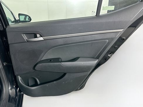 Used 2017 Hyundai Elantra Limited FWD image 28