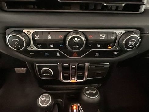 Used 2024 Jeep Wrangler Unlimited Sahara AWD/4WD image 22