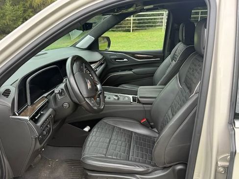 Used 2024 Cadillac Escalade Premium Luxury Platinum w/ Heavy-Duty Trailer Package image 6