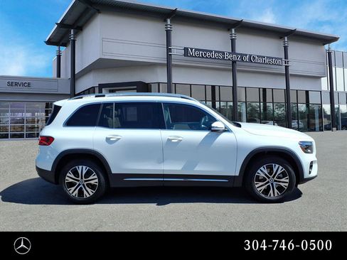 Used 2026 Mercedes-Benz GLB 250 4MATIC image 2