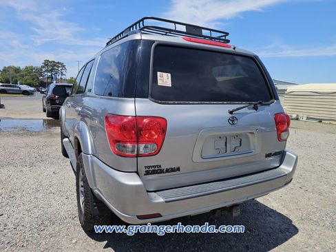Used 2005 Toyota Sequoia SR5 AWD/4WD image 9