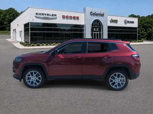 Used 2022 Jeep Compass Latitude AWD/4WD image 3