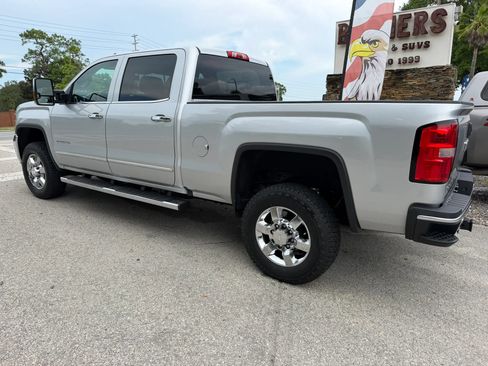 Used 2019 GMC Sierra 2500 SLT w/ Duramax Plus Package AWD/4WD image 4