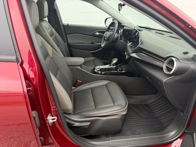 Used 2024 Chevrolet Trax ACTIV w/ Sunroof Package FWD image 17