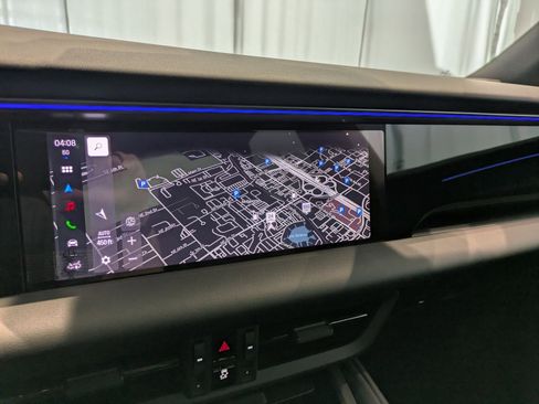 Certified 2025 Porsche Macan Electric image 19