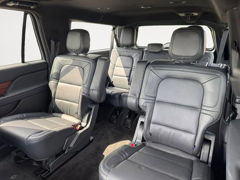 Used 2024 Lincoln Navigator L Reserve AWD/4WD image 17