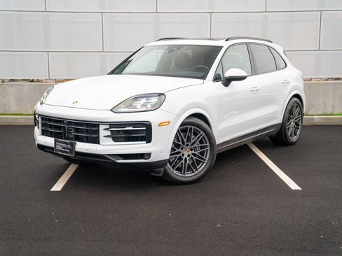 Used 2025 Porsche Cayenne image 1