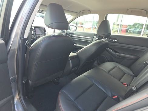 Used 2025 Nissan Altima 2.5 SR FWD image 12