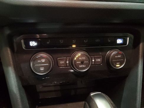 Used 2018 Volkswagen Tiguan SE AWD/4WD image 14