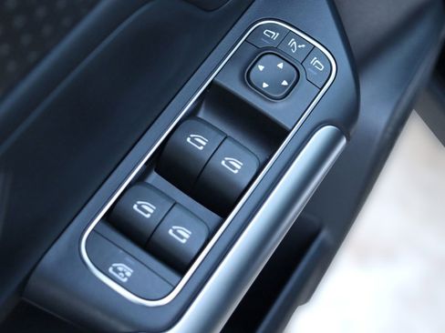 Used 2025 Mercedes-Benz GLA 250 image 29