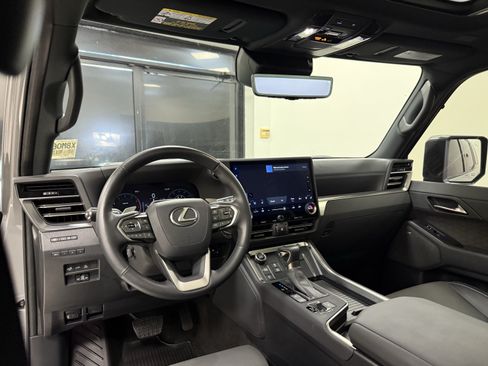 Used 2025 Lexus GX 550 w/ Accessory Package (2T) AWD/4WD image 17
