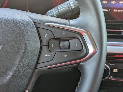 Used 2025 Chevrolet Trax LT w/ LT Convenience Package image 16